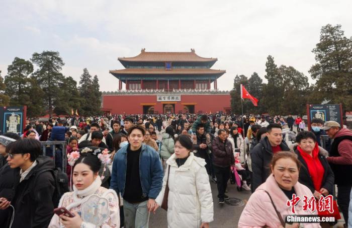 春节4.74亿出游人次创新高，流动的中国活力“热辣滚烫”