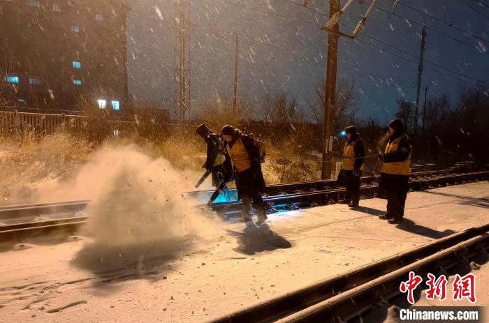 吉林省大部迎雨雪天气 铁路部门积极应对