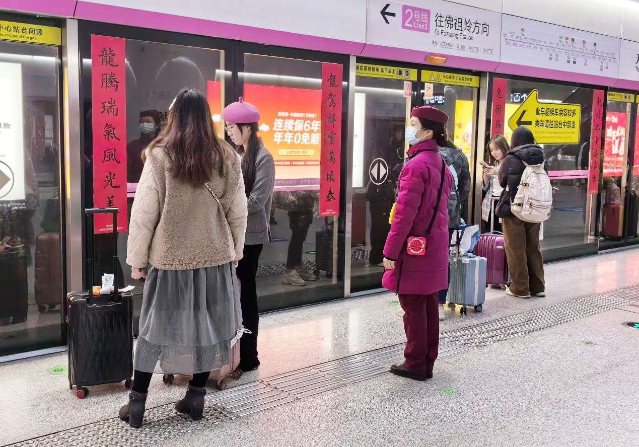 武汉地铁万余名员工春节期间坚守岗位服务乘客安全舒适出行