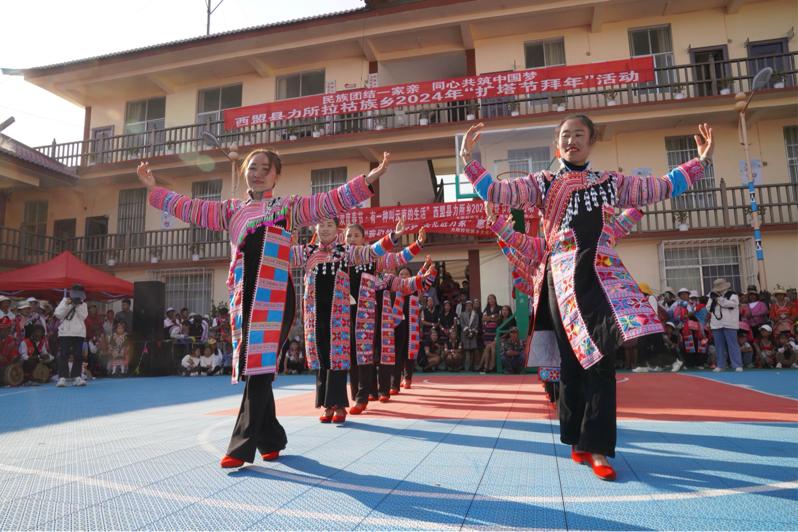 云南西盟：芦笙下的跺脚舞跳出龙年乡村浓浓的民俗年味