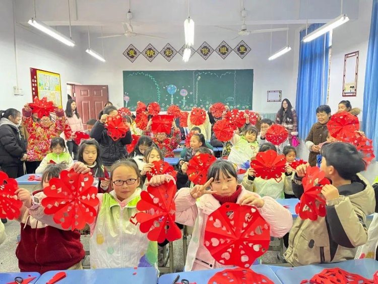 未来三年重庆每年将精准服务2500名城乡留守、流动儿童