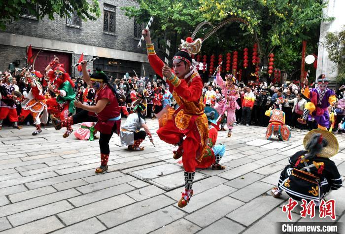 （新春走基层）海峡两岸民俗文化节福州开幕 潮汕英歌舞助阵