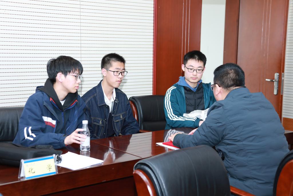 2024中学生“英才计划”见面会召开 30名优秀学员将在重庆大学“深造”一年