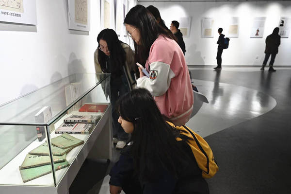《重庆历史文化系列主题展览》在重庆大学开展