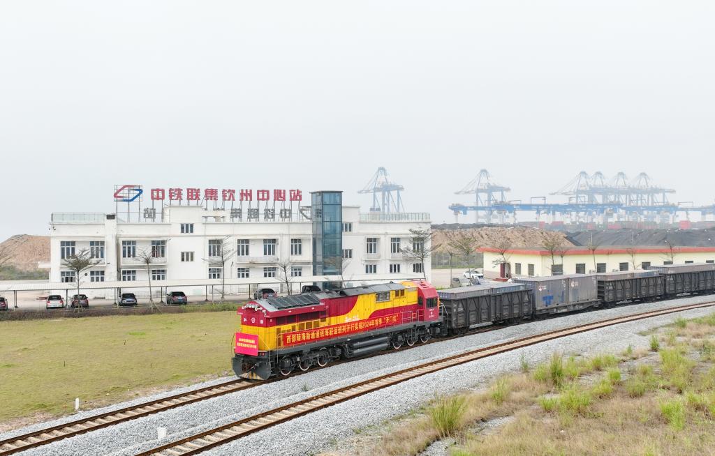 西部陆海新通道海铁联运班列今年开行突破2000列