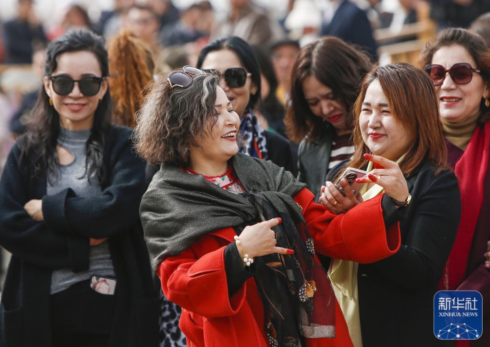 新疆吐鲁番杏花节开幕