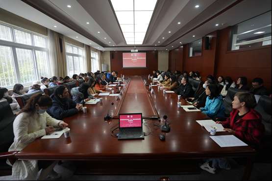 武汉纺织大学“纺大思语”论坛举行