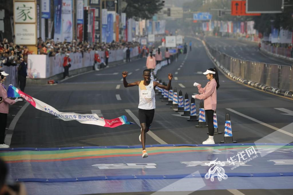 双双刷新！重庆马拉松男女子组赛会纪录均被打破！