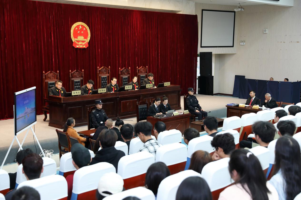 重庆环境资源法庭首个巡回审判站揭牌