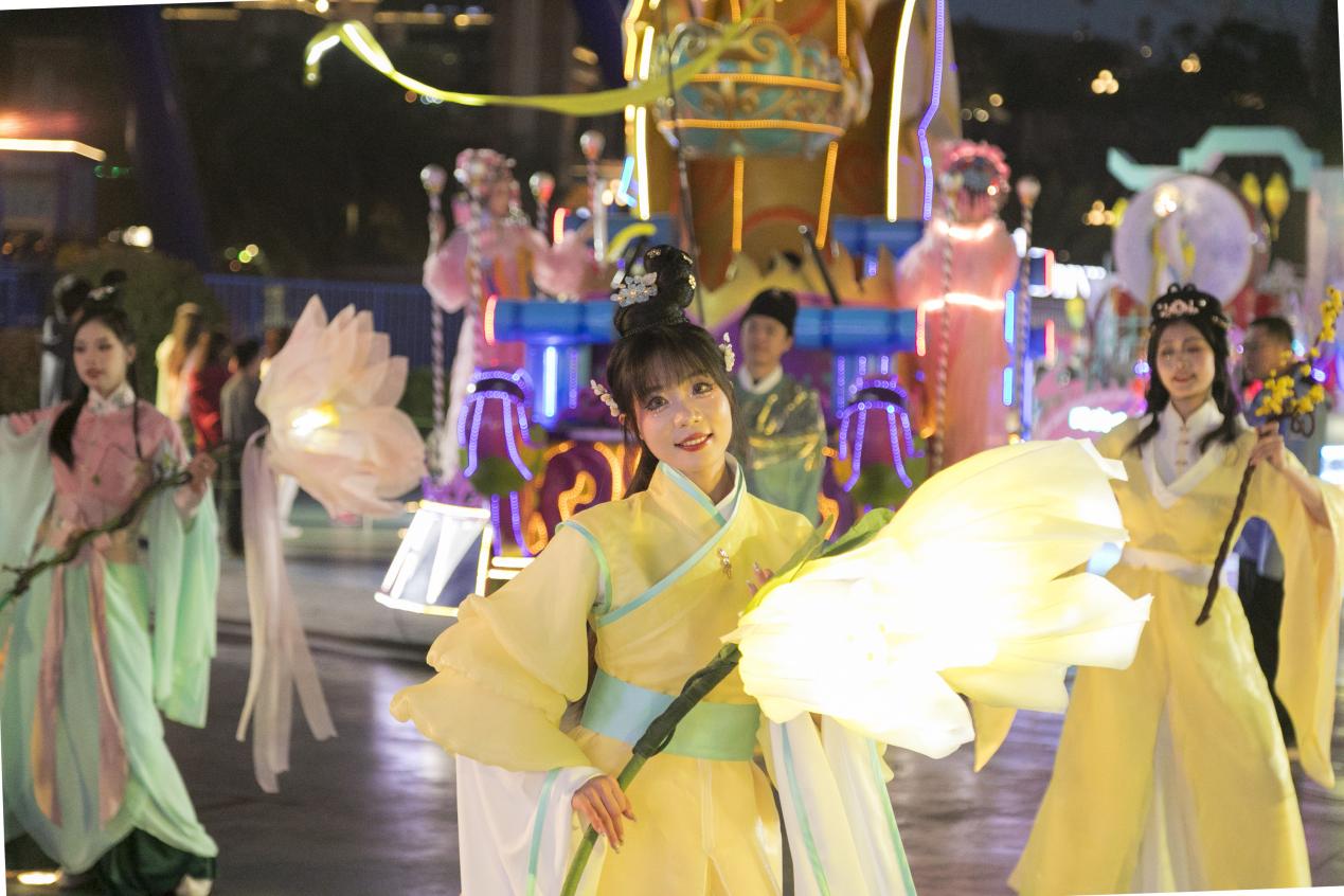 重庆欢乐谷国潮文化节开幕 活动将持续至6月