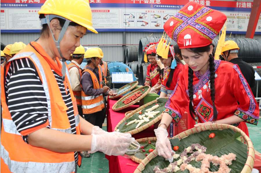 广西柳梧铁路开展“三月三”传统文化进工地活动