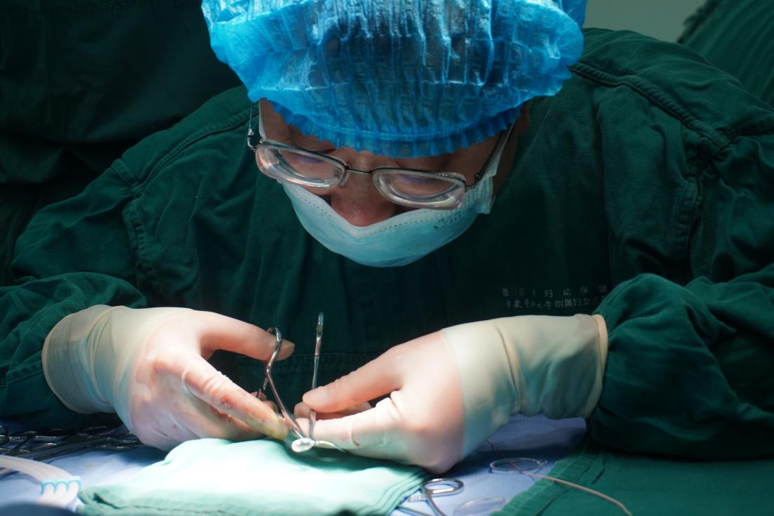 重庆胎儿医学专家成功救治陕西重度膈疝宝宝