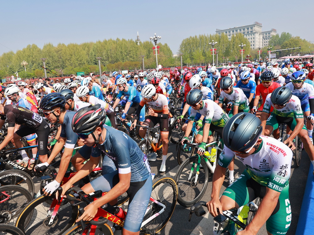 150名“精英骑手”济源竞速 中国公路自行车职业联赛第二站举行