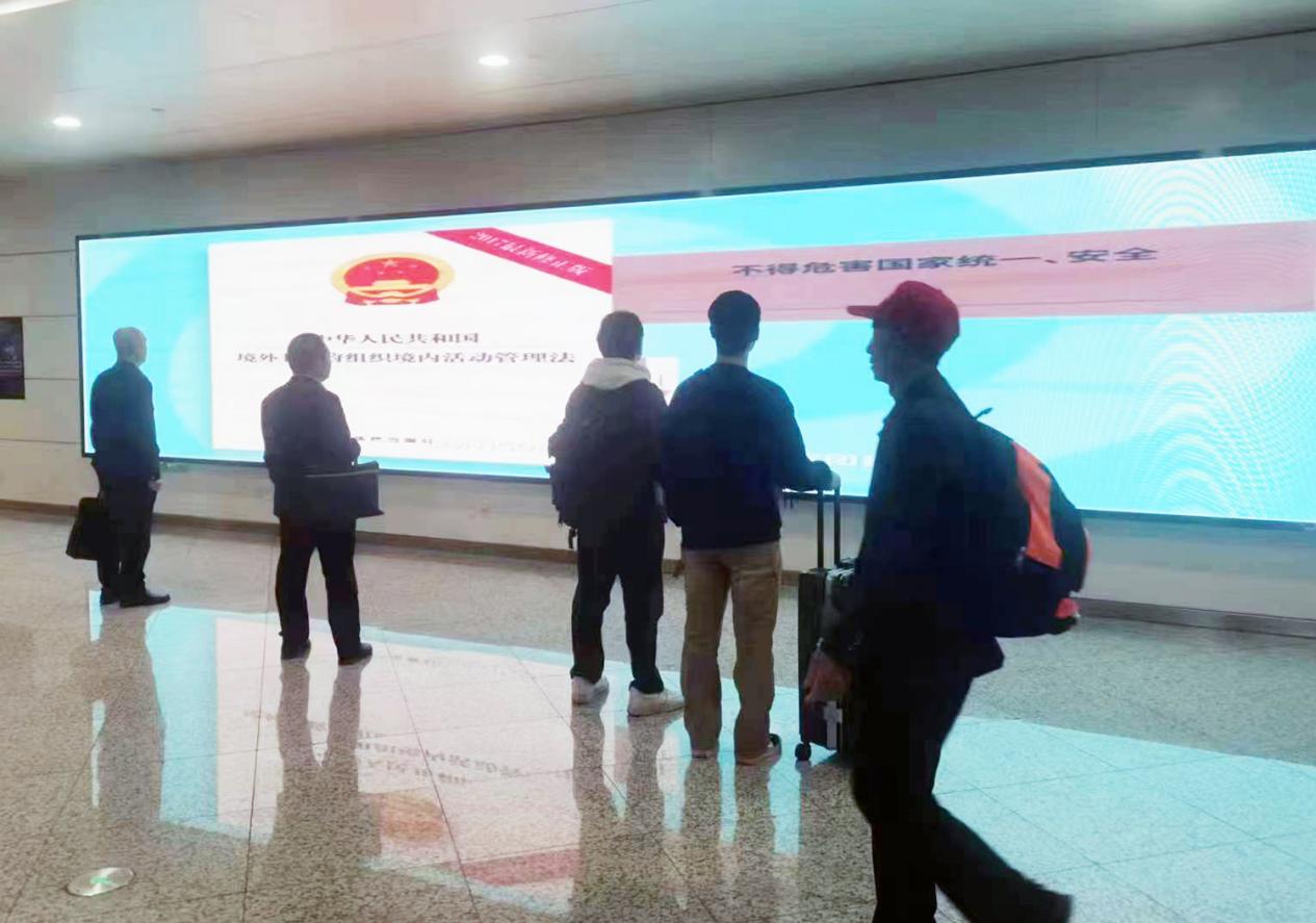 国家安全教育日丨重庆两江新区警方进火车站宣传