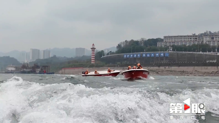 “最大吸水深度7.8米！” 重庆消防水域救援装备上新
