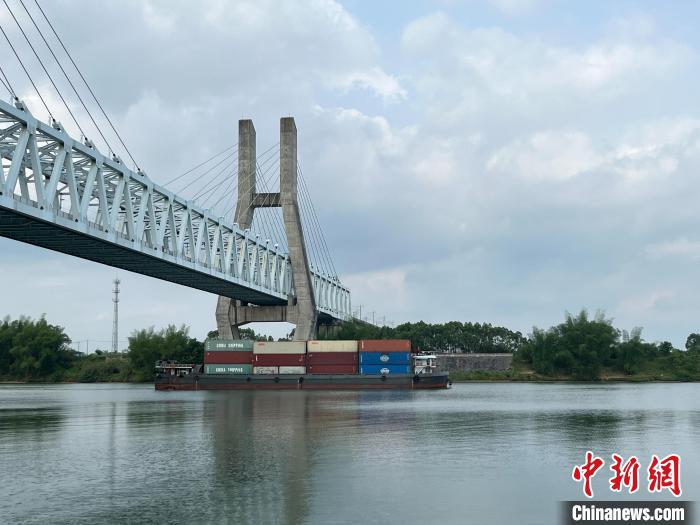 广西借助无人设备护航铁路桥 守“五一”桂粤通道安全