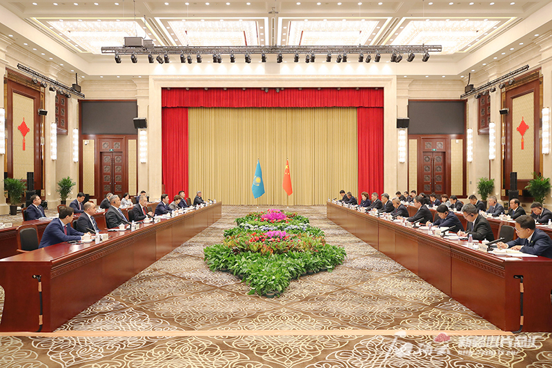 马兴瑞艾尔肯·吐尼亚孜会见哈萨克斯坦议会下院议长叶尔兰·科沙诺夫