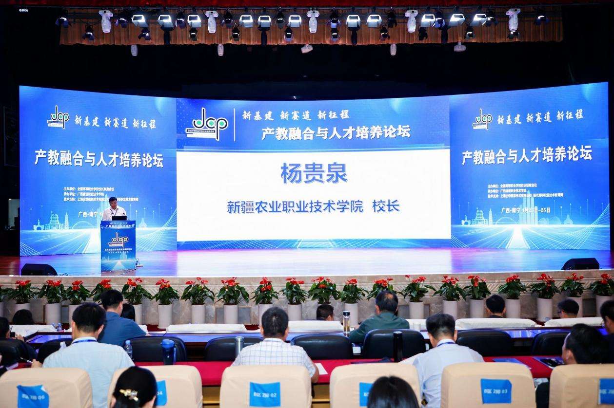 SKY_1813-opq806608875