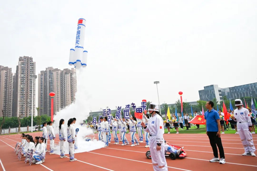 “火箭”成功发射！重庆这场青少年运动会开幕式科技感满满