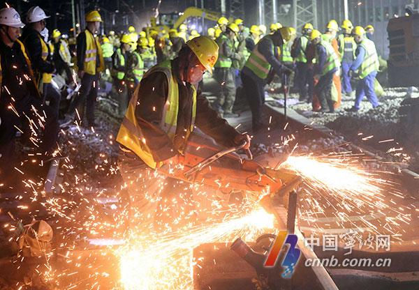 灯火通明！1000余名建设者同时施工