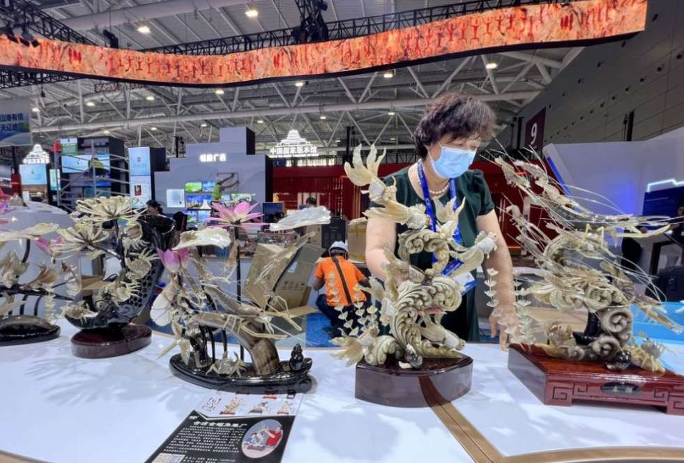 在深圳文博会“遇见”壮美广西文化精品 1716545389627