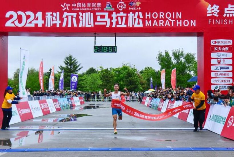 无惧风雨 纵“马”草原——2024科尔沁马拉松侧记