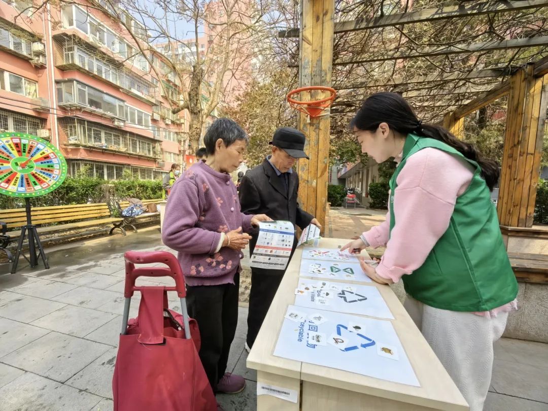 橙心守护 卫爱同行丨环雅丽都公司开展公益日文明实践活动