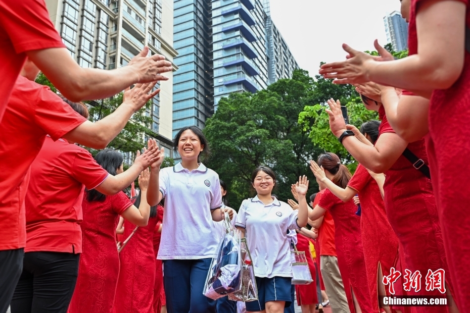 专家解读高考作文：贴近当下，题目非常简单直接