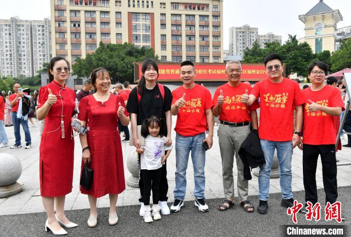 福建高考首日见闻：爱心护考暖人心