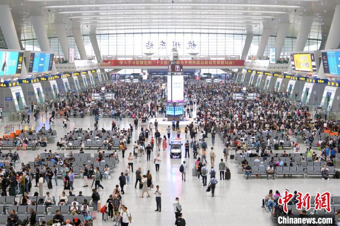 长三角铁路迎端午假期客流最高峰 预计单日发送旅客355万人次