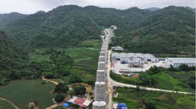 广西崇凭铁路全线桥墩施工完成