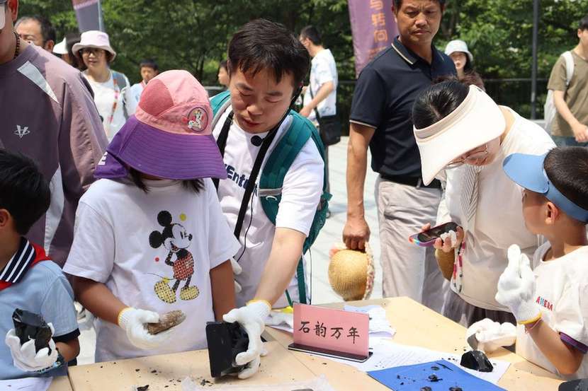 “洞天遗珍——万寿岩遗址出土文物展”在武汉大学开展