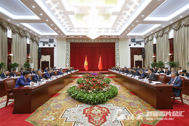 马兴瑞艾尔肯·吐尼亚孜会见吉尔吉斯斯坦总理阿·扎帕罗夫