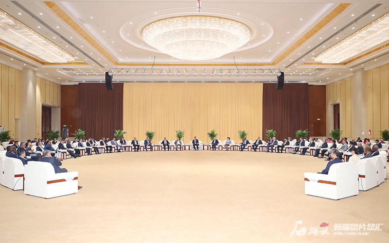 马兴瑞艾尔肯·吐尼亚孜集体会见出席中国—亚欧博览会外宾