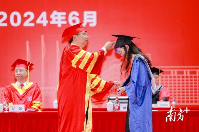 广东药科大学毕业典礼上，校长用四味中药为毕业生指点迷津