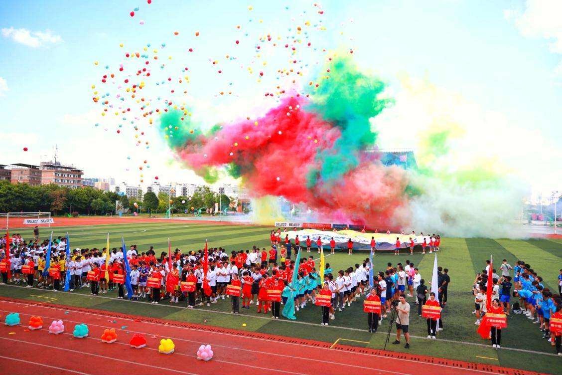 开幕式的体育艺术展示环节精彩纷呈,来自广西建设职业技术学院,南宁市