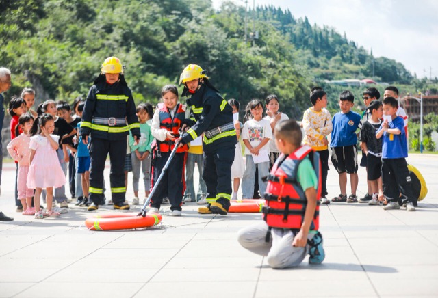 贵州黔西：防溺水安全进暑托班