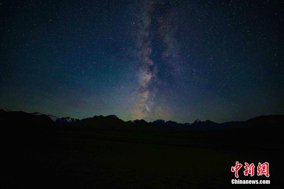 新疆托克逊县黑山草原：晨曦如画 星河璀璨