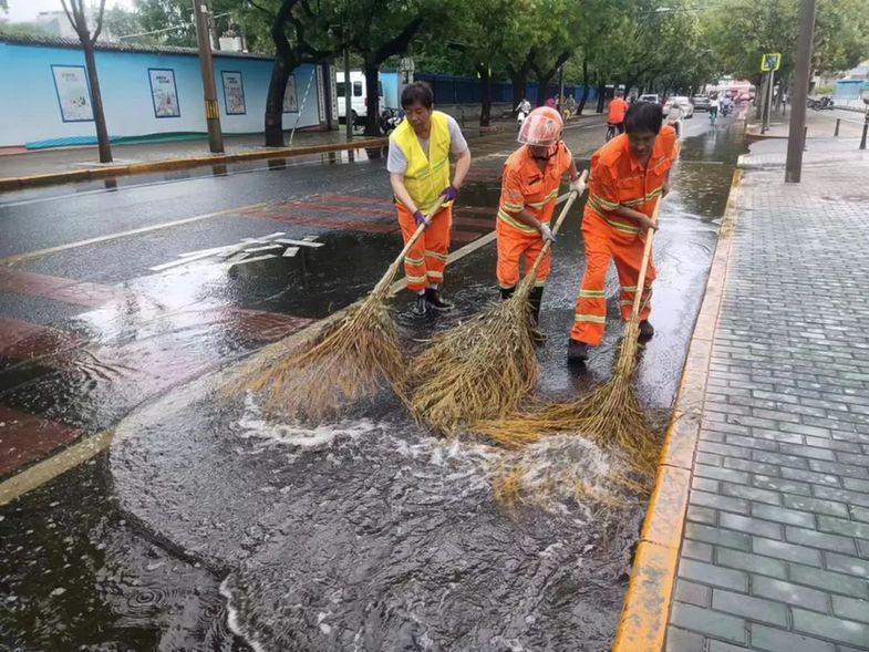 环雅丽都：风雨兼程，“汛”速出击！