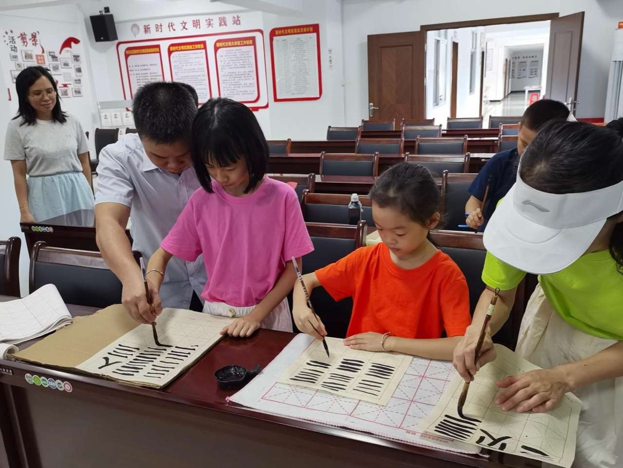 广西百色市右江区：公益课堂进小区让孩子暑期“有知有味有趣”