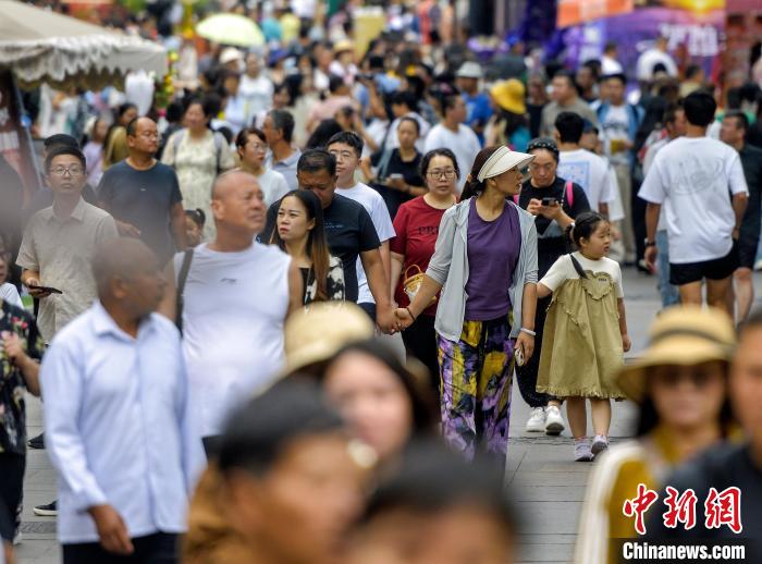 新疆暑期旅游热度持续攀升