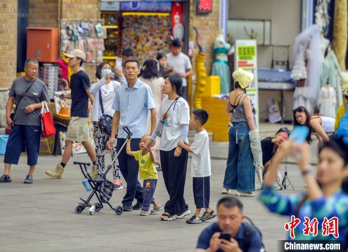 新疆暑期旅游热度持续攀升