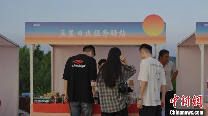 南昌白鹤小镇“黄金湖岸”火热出圈 贴心“日出驿站”获赞