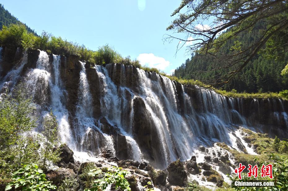 九寨沟风景如画引游人