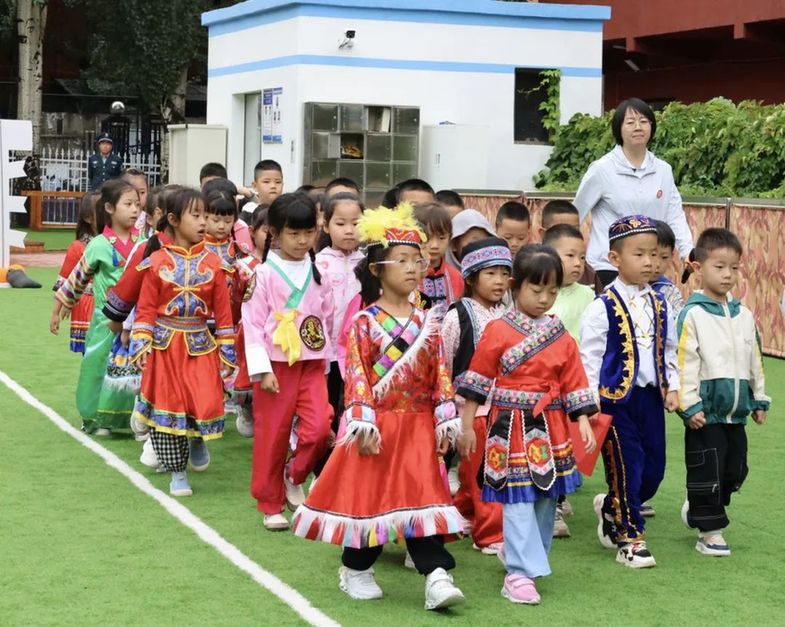 内蒙古鄂尔多斯市东胜区：“开学第一课” 培育铸牢中华民族共同体意识“金种子”