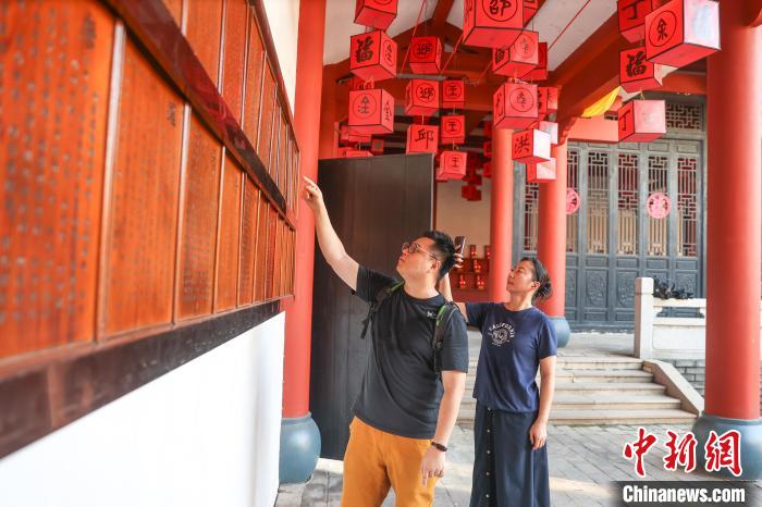 两岸媒体人走进江西客家博物院 探寻两岸共同的客家文化