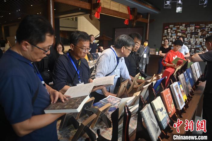 “情系丝路 相约陇原——两岸文化联谊行”活动走进甘肃简牍博物馆