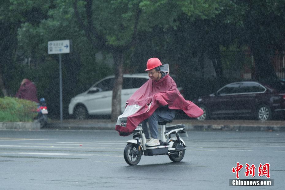 受台风“贝碧嘉”影响，江苏苏州将迎强降雨