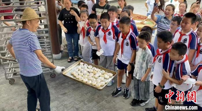 杭州土灶月饼：“土得掉渣”方为故乡味