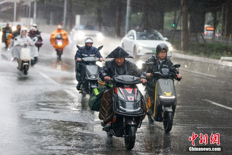 北京迎秋雨 气温下降明显